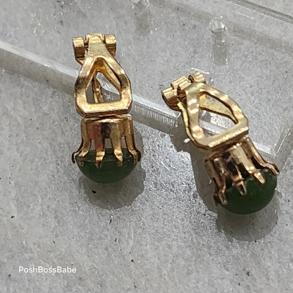 Vintage Patent 2399111 Green Stone Clip-On Earrings | Gold Tone Setting - Picture 7 of 8